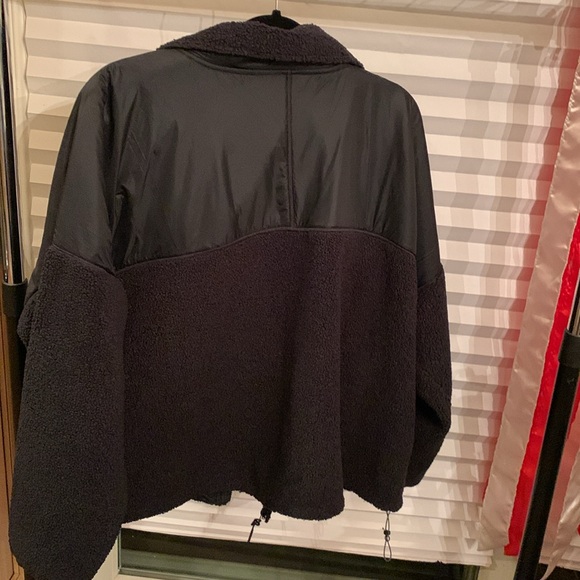 Under Armour UA Mission Boucie Swacket Black 1X Never Worn - Picture 3 of 5